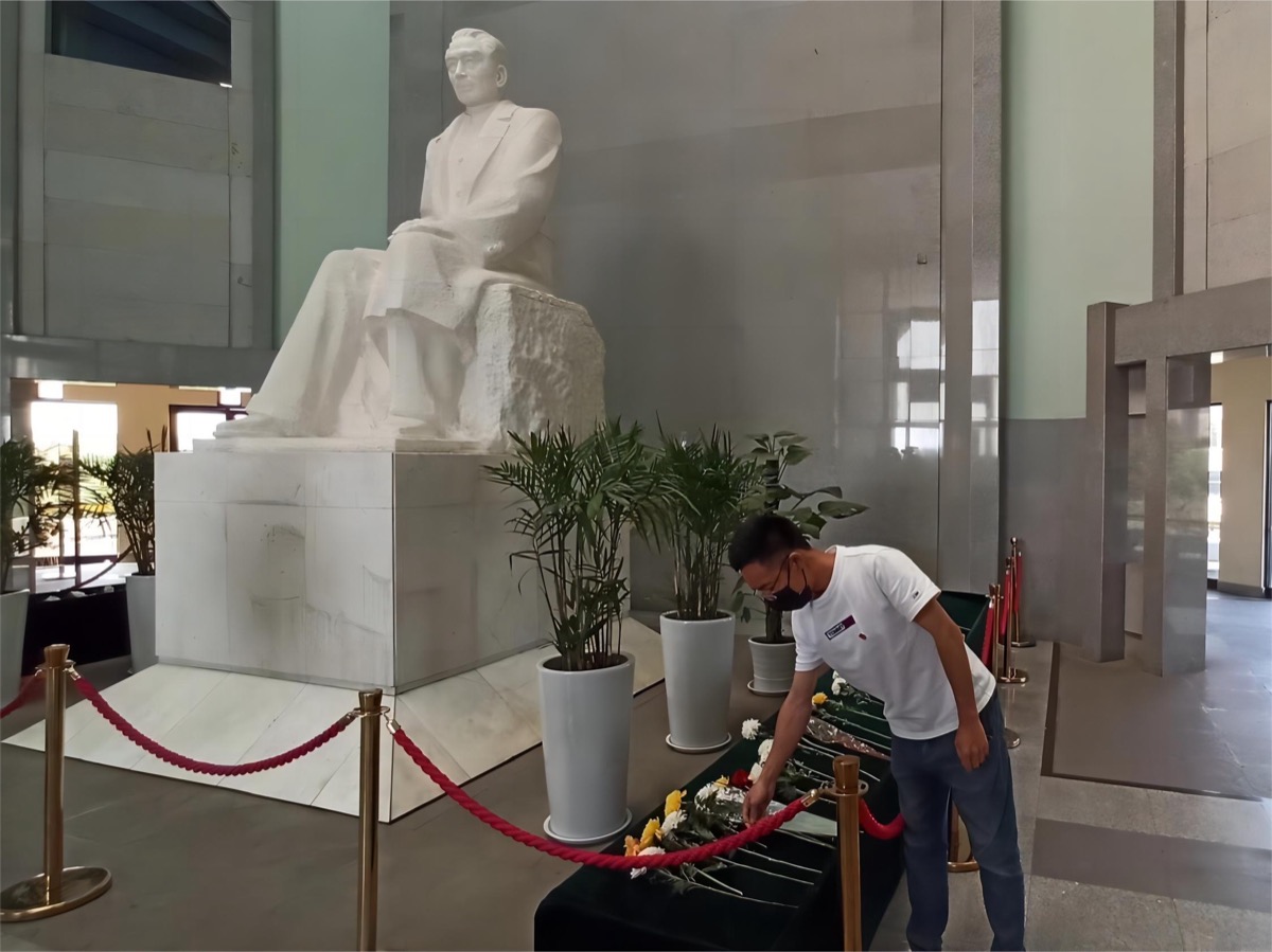 参观周恩来故居