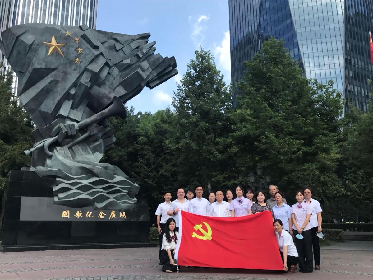 参观国歌展示馆