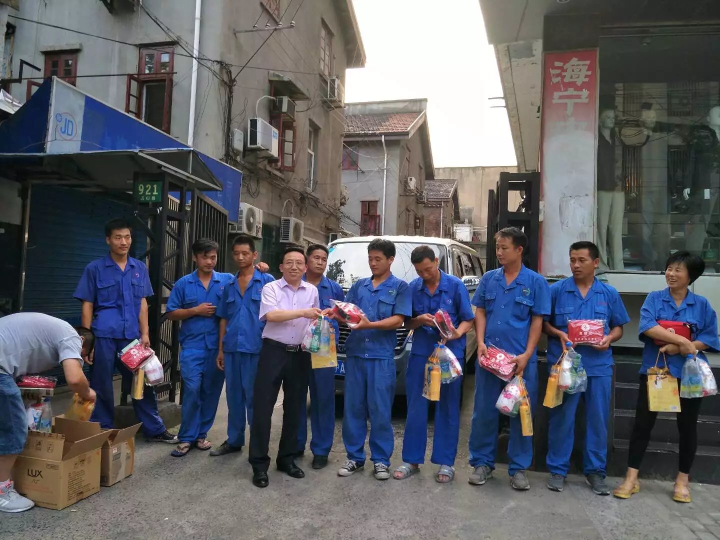 夏日发高温红包问员工